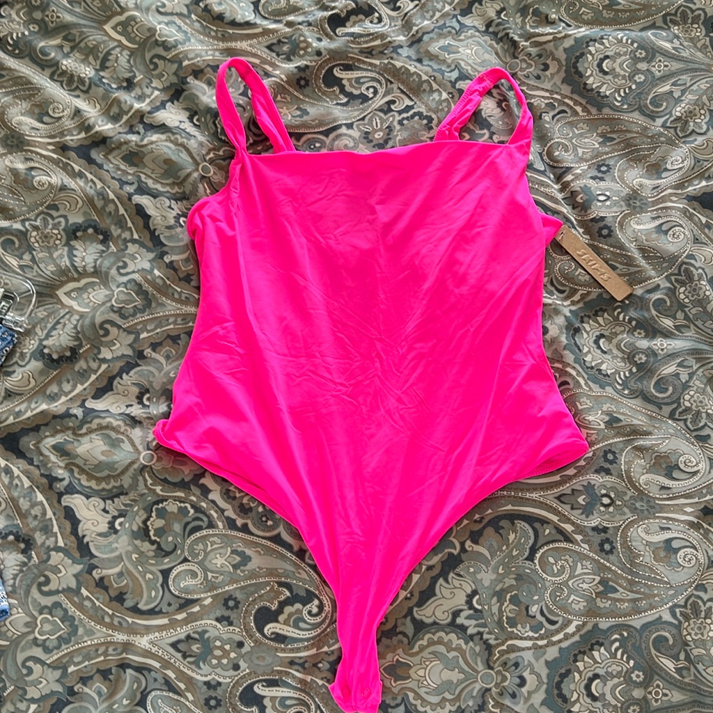 Pink Skims Body Suit Scoop Neck With Tags. Never Worn. Xl